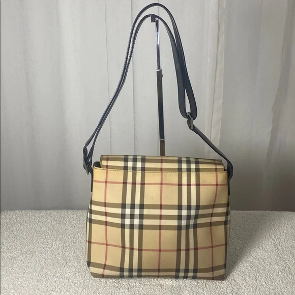 GUC Burberry Nova Check Messenger Bag - Picture 3 of 10